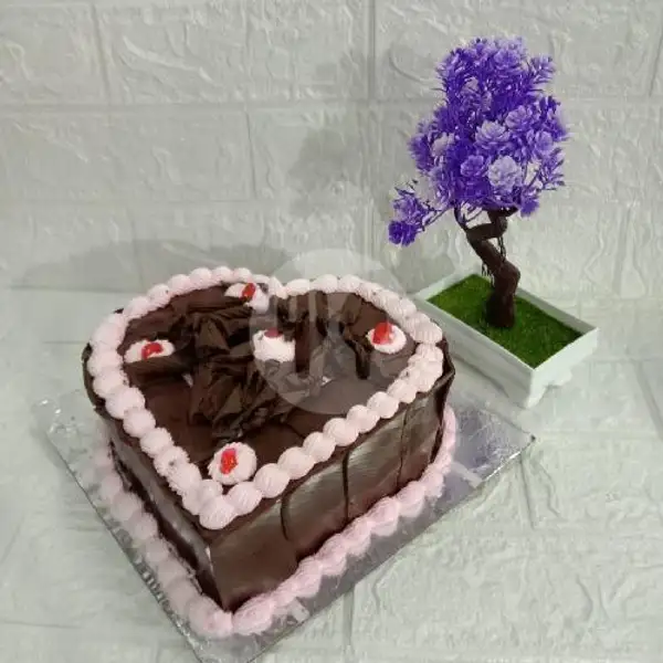 Black Forest Love Ukuran 15 | Rembulan Cake