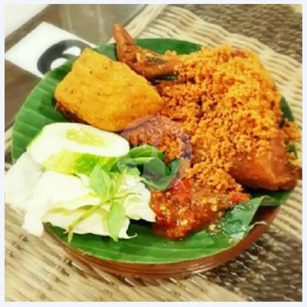 Nasi Ayam Kremes | Kremes & Penyetan Cak Bass, Gubeng