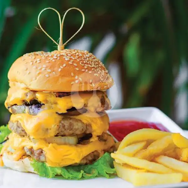 Triple Decker Beef Burger | Sugar & Spice - Aston Kuta Hotel & Residence