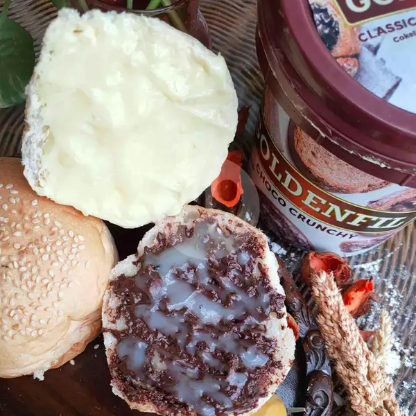 Chocolate + Vanilla | Roti Kukus Cirjak, Permata Harjamukti
