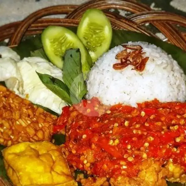Ayam Gembus Pedessss+Telor Dadar | Love Vegetarian, Batam Kota