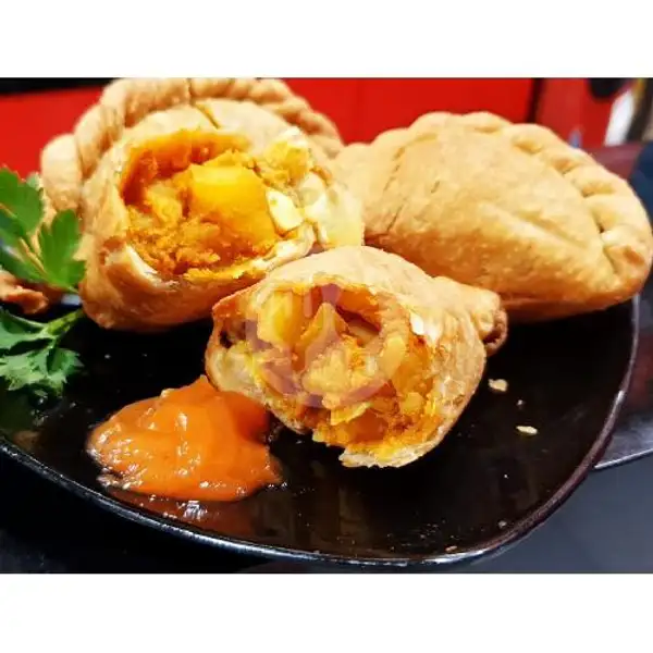 Curry Puff Ayam / Chicken | Aroma Deso, Ruko Kintamani