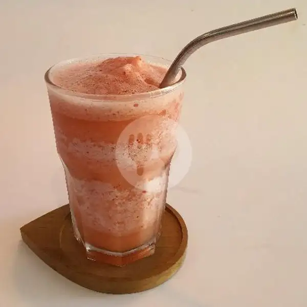 Strawberry Yakult | Queen Shen 'Ribs and Grill', Arjuna