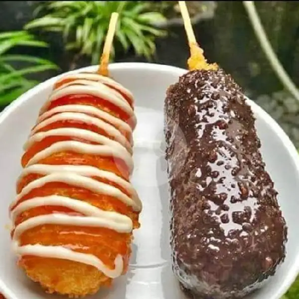 Combo Corndog Pedas Mayo VS Manis Coklat Size Jumbo 2 Pcs | Rinz's Kitchen, Jaya Pura