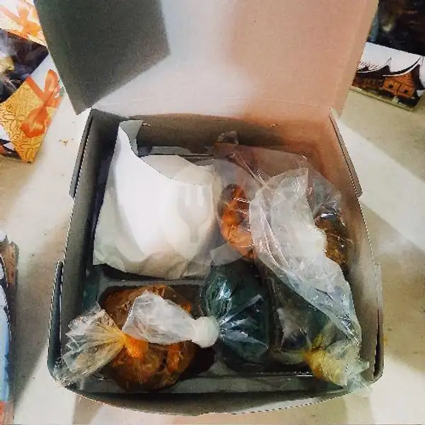 Nasi Box ayam bakar | RM. Minang Maimbau
