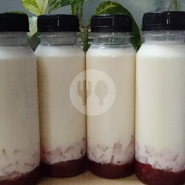 Korean Strawberry Milk (250 ml) | Jus GaLau, Derwati