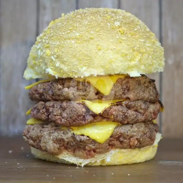 Triple Cheese Burger + Hob Mayo | House of Burger x Lana Coffee, Batam Kota