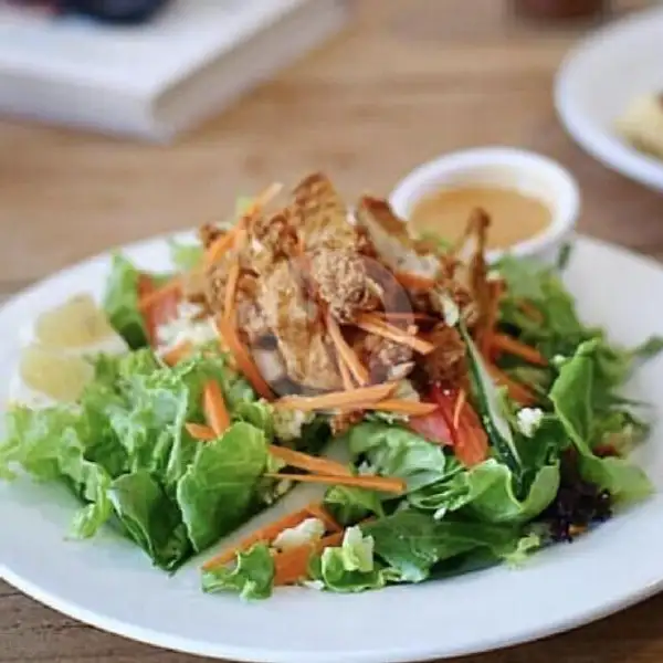 Southern Fried Chicken Salad | Anchor Cafe & Roastery, Dermaga Sukajadi
