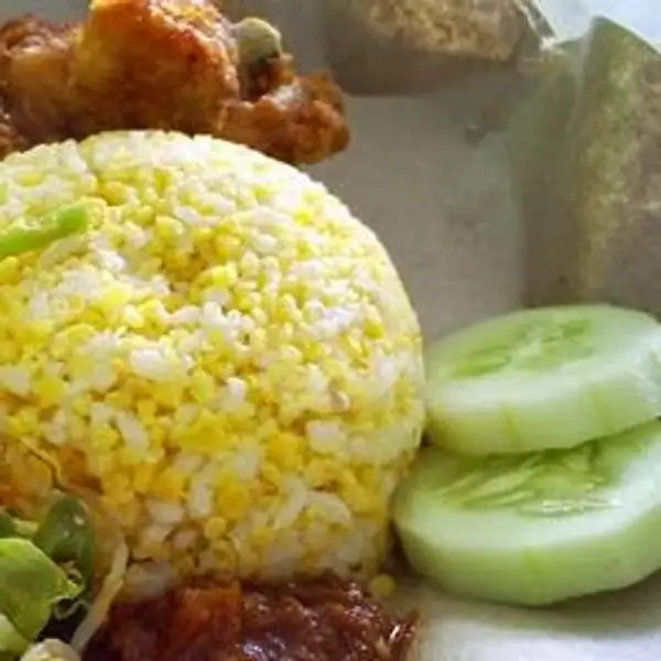 Lalapan Ayam Goreng Nasi Jagung + Air Mineral | Warung Nasi Madu Wangi, Sumbersari