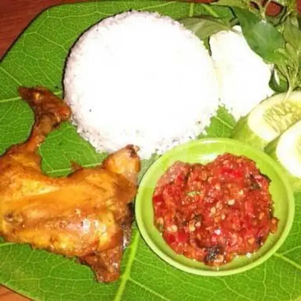 Ayam Penyet + Nasi | Berlian Ayam Bakar Meleleh, Senjulung