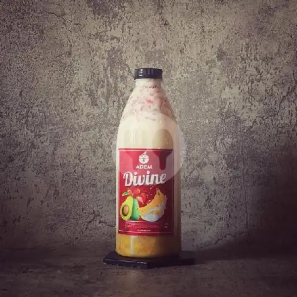 Real Banana Milk With Chopped Strawberry (1L) | Adem Juices & Smoothies, Denpasar