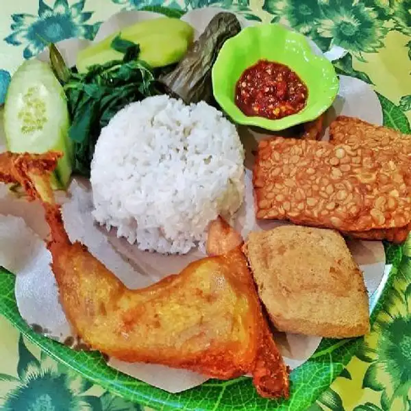 Lalapan Ayam Kampung+nasi | Sate Madura Cak Munir, Kepiting