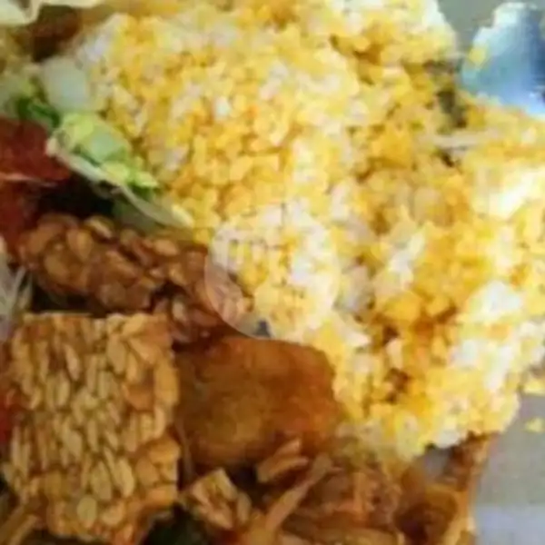 Nasi jagung bumbu pecel ikan tahu+tempe Goreng | Warung 3R9, Kendangsari