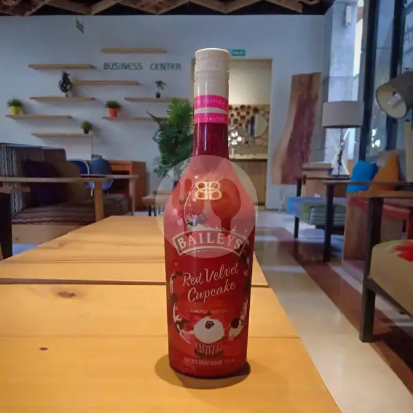 Baileys Red Velvet Cupcake 700 Ml - Import | Beer Terrace Cafe & Soju, Bir Pasirkaliki