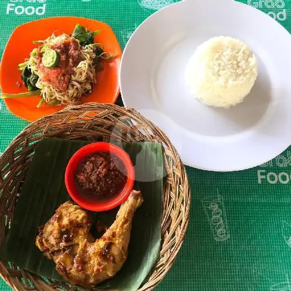 Paket Nasi Ayam Bakar Kedewatan ( Nasi + Ayam Bakar + Plecing Kangkung | Sate Gurita Warung Sunny, Sekarwangi