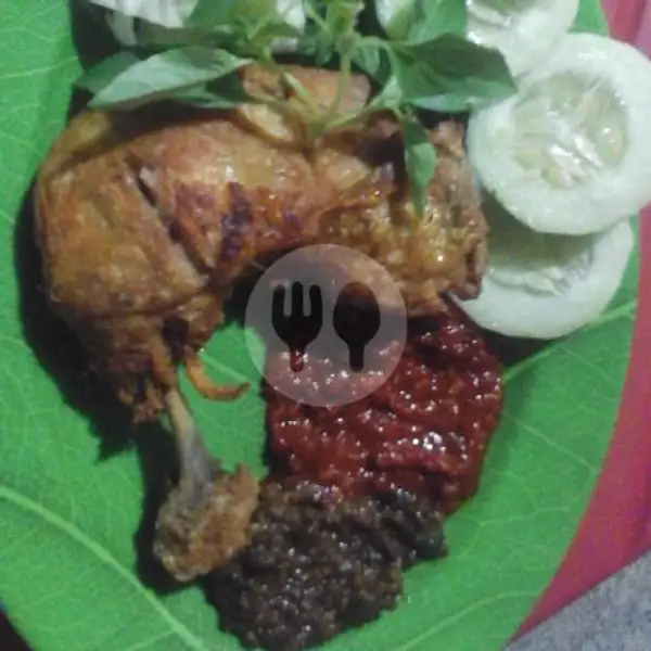 Lalapan Ayam Goreng Sambal Hijo | Warung Lalapan Rizky, Bung Karno