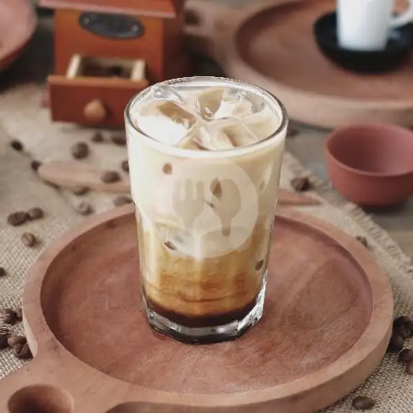 Iced Latte | Almino Coffee & Kitchen, The Central Sukajadi