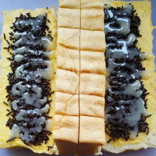 Roti Bakar Khas Bandung rasa Meises Coklat | Roti Bakar Kedai Transit, Halim Perdana Kusuma