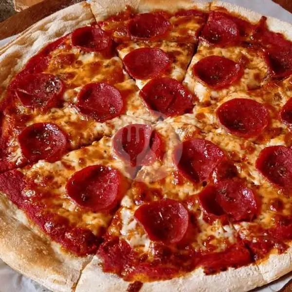 Pizza PEPPERONI (Large/ 30cm) | Emmaethanpizza, Purwokinanti