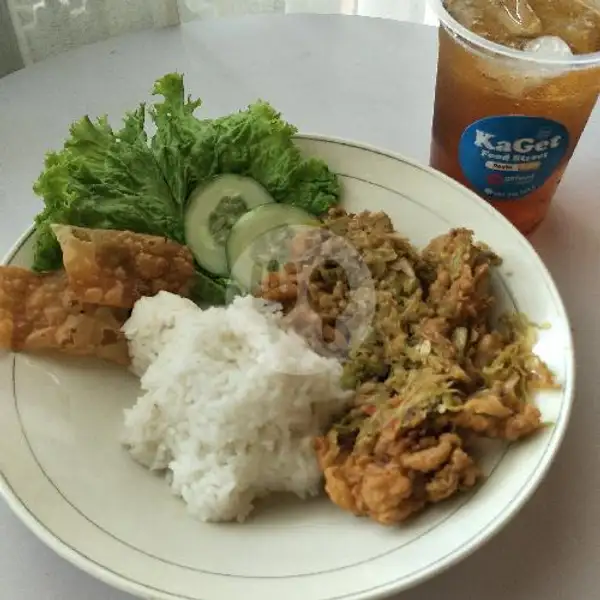 Nasi Ayam Geprek  Sambal Hijau+pangsit +es Teh | Kaget Food Street