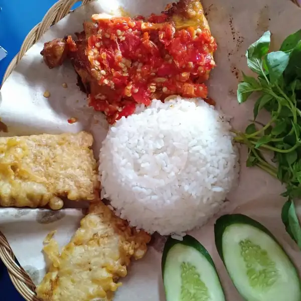 Ayam Penyet | Cafe Yayang, Cut Nyak Dien