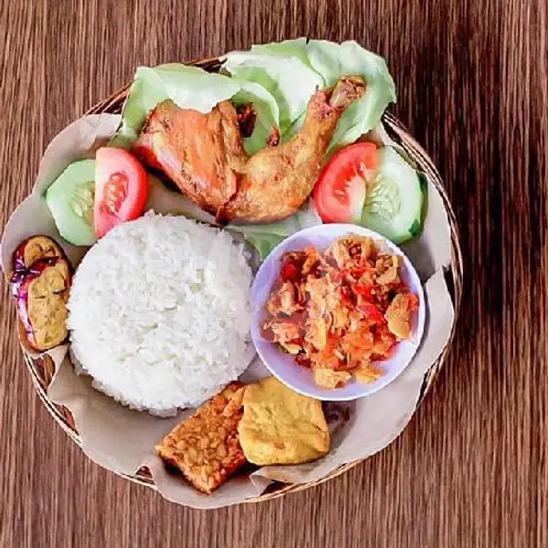Lalapan Ayam( Sambel Embe)+NASI | Nasi Ayam Betutu Bu Agus, Denpasar