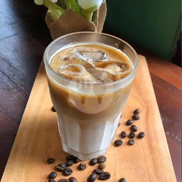 Ice Cafe Latte | Purrr Coffee dan Mocktail, Merbabu