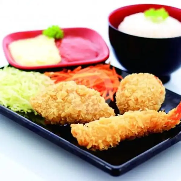 Paket Bento 3 (Nasi + Ebi Furai 1 + Shrimproll 1 + Spicy Chicken 1 + Salad) | Baso Aci,Pempek & Dimsum