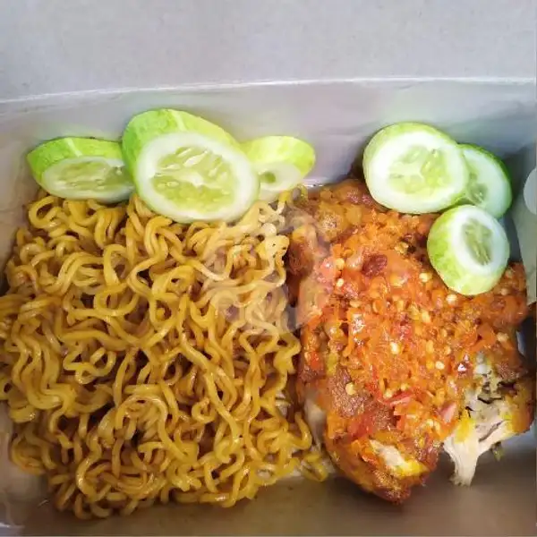 Mie Goreng Ayam Geprek + Es Teh Manis | Nasi Kuning, Nasi Kebuli & Nasi Uduk Bang Ardy