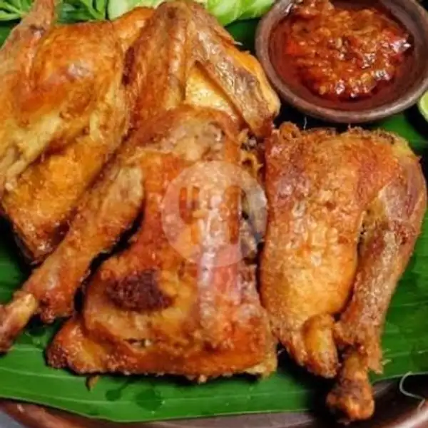 Ayam Goreng Tanpa Nasi + Sambel Terasi + Lalapan | Uduk Fatih, Gg Ratu