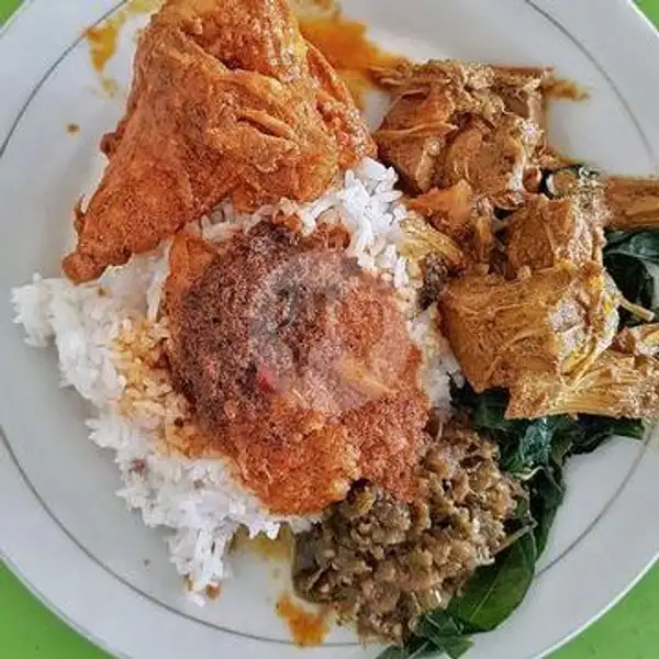 Paket Nasi Ayam Goreng | RM. Puti Minang Palapa, Cut Nyak Dien