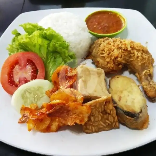 Nasi Putih Ayam Penyet Komplit Paha | Ayam Penyet Jakarta, Dr Mansyur