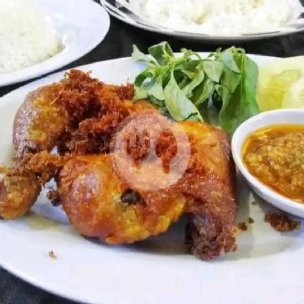 Nasi Ayam Goreng + Fruit Tea | Bebek Sinjaya Kuripan, Banjarmasin Timur