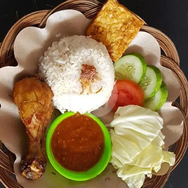 Ayam Goreng Nasi + Sambel Warung Cinta | Waroeng Makan Cinta, Gumilir