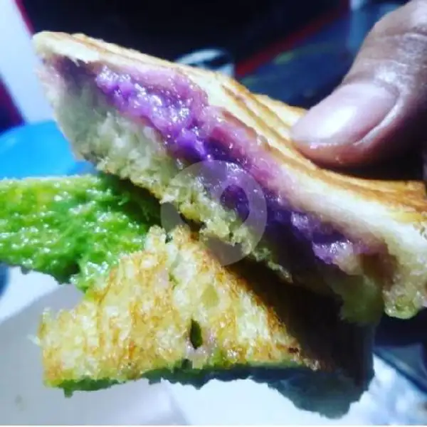 Grentea Crunchy- Strawbery | Roti Bakar Ku, Kartasura