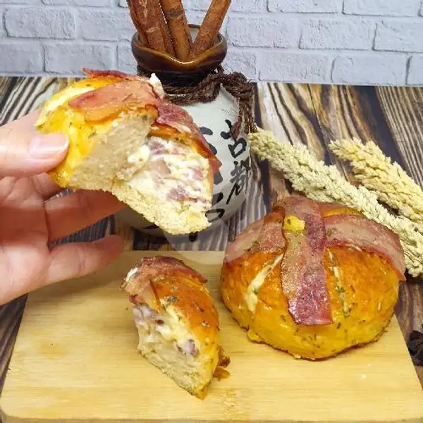 Garlic Beef Bacon Cheese Bread | Mitchell Patisserie, Roxy