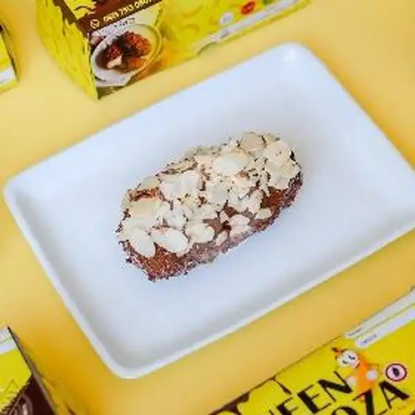 Pisang Choco Crunchy + Almond | Queen Moza, Nakemano PIM