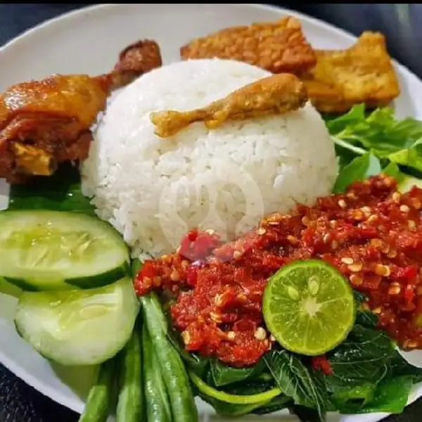 Nasi Tempong Ayam Goreng(free es teh) | Berkah Dapur , Singotrunan