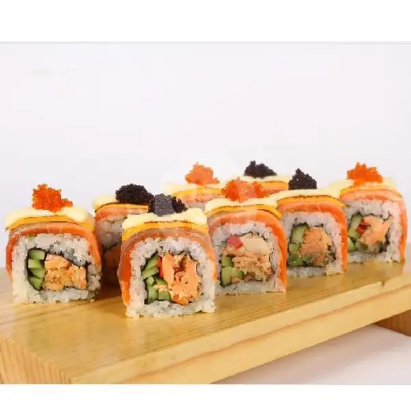 Spicy Salmon Cheese Roll 8 pcs | Sushi Matsu, Menteng