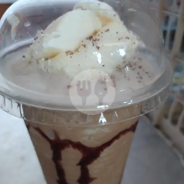 Es Capucino With Es Cream Vanila Creamy | Kedai Es Jus Mong Mong, Kebo Iwa Utara