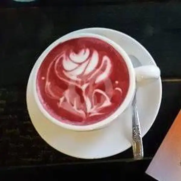 Hot Red Velved Latte | Petik Merah Cafe & Roastery, Depok