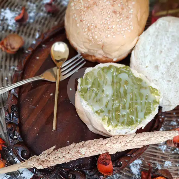 Greentea + Caramel | Roti Kukus Cirjak, Permata Harjamukti