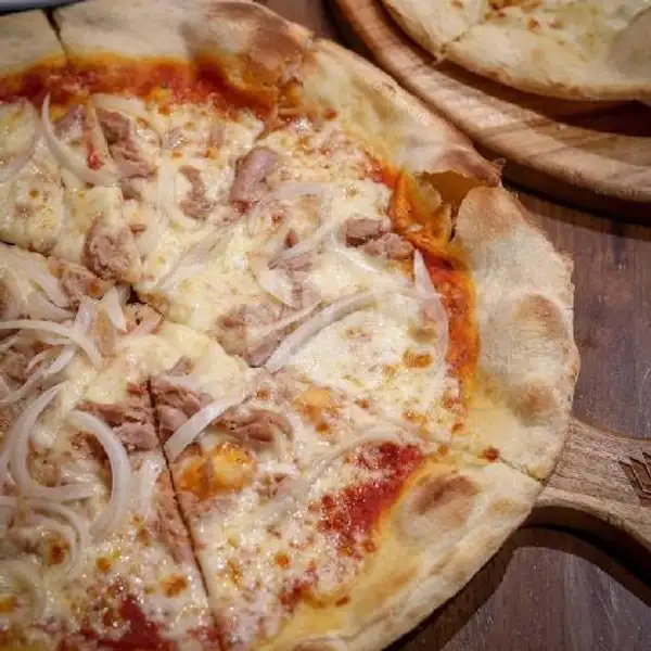 Pizza Tonno E Cipolla Medium | Piccola Stella Batam, Dermaga Sukajadi