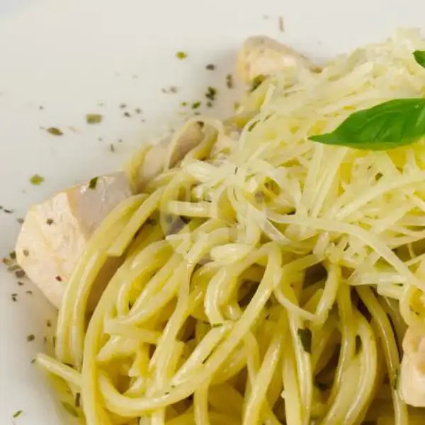 Spaghetti Aglio Olio (Sosis Or Chiken ) | Oregano Kitchen, Canggu