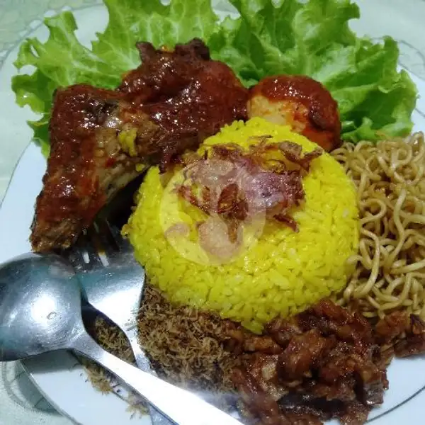 Nasi Kuning 2 Ayam | Warung Mama Okta, Wijaya Kusuma