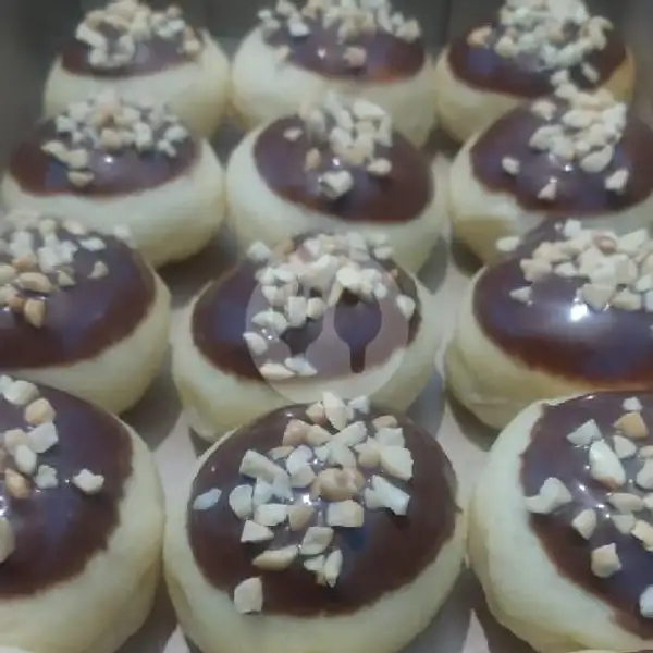 Coklat Topping Kacang Isi 15 | Donat Yok, Bukit Raya