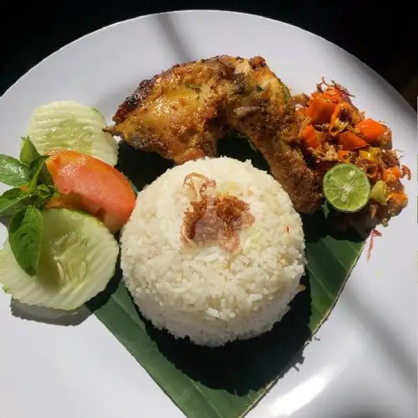 Ayam Goreng Sambal Mbee + Nasi Putih | Ikan Goreng & Sup Ikan Pondok Men Asih, Denpasar