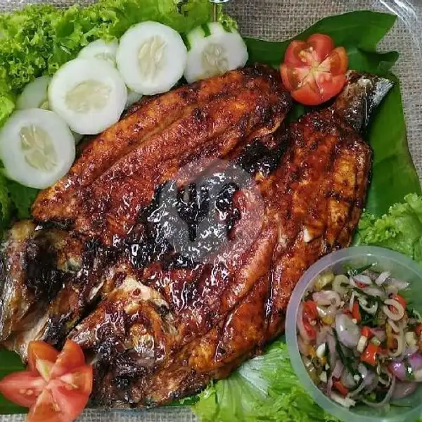 Bandeng Bakar Madu Utuh / Ekor Free Sambal Dan Lalapan | Seafood Ndjedir