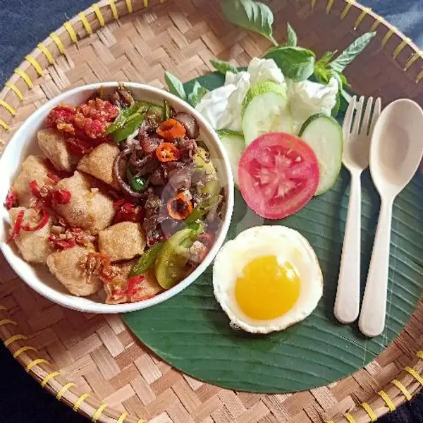 Ricebowl Oseng Cumi Cabe Ijo Pake Telur Ceplok | Pribumi Ricebowl, Slipi