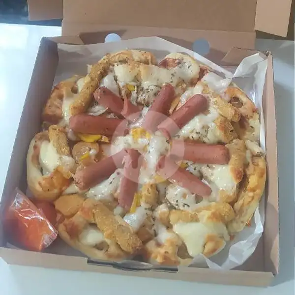 Pizza Sosis Jumbo Mozarella Dengan Pinggiran Nugget+ 1 Nutrisari | Kedai Lizdaff